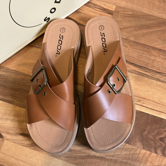 Soda *new in box* Women’s Brown Sandals, size 9 - Picture 2 of 6